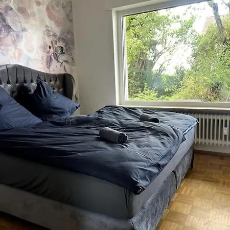 Apartment Wooddesign Netflix Box Spring *